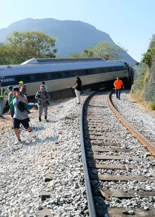 Al menos 13 muertos al descarrilar el Tren Interoceánico en Oaxaca