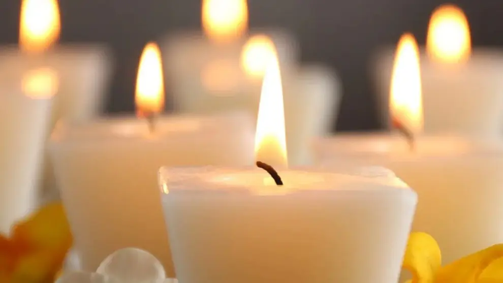 Las velas blancas son símbolo de purificación y renovación