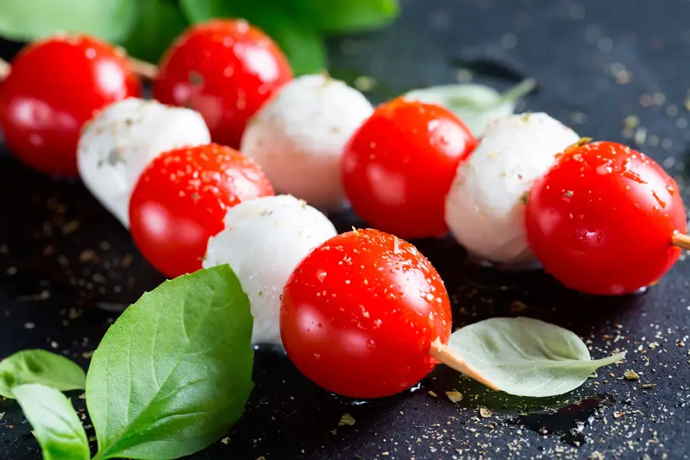 Pinchos-caprese