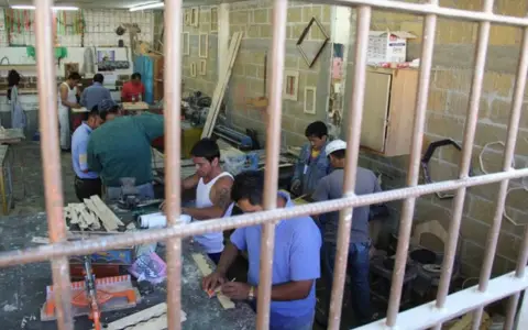 El trabajo de los internos dentro de la cárcel