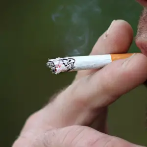 Un paquete al día: fumar costará lo mismo que pagar el mes de expensas