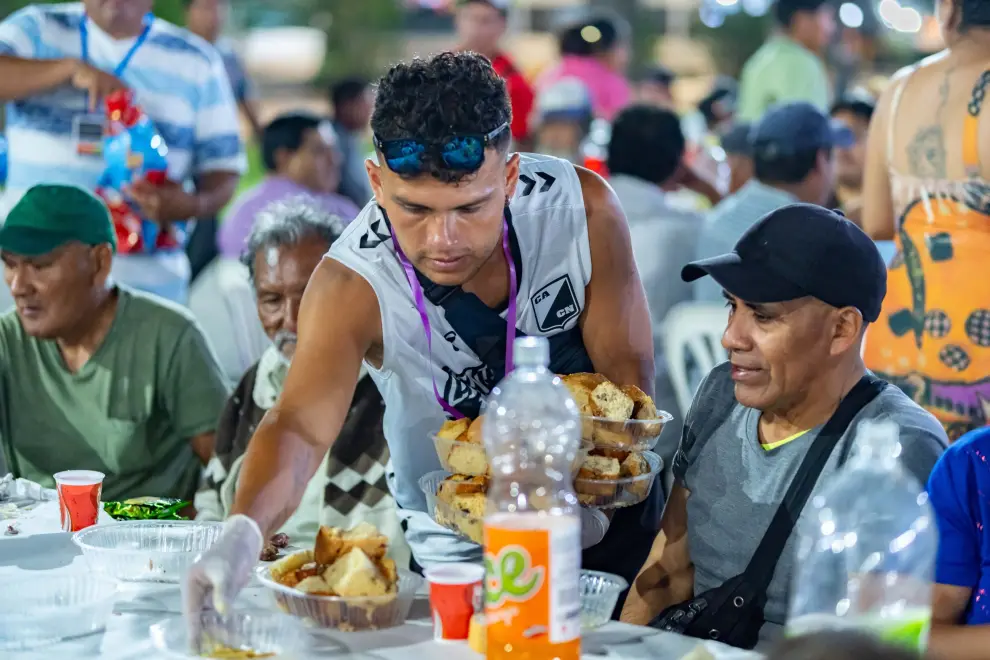 Cena Solidaria de Año Nuevo en el parque San Martín
