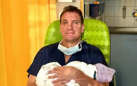 Maxi López presentó a su hijo Lando