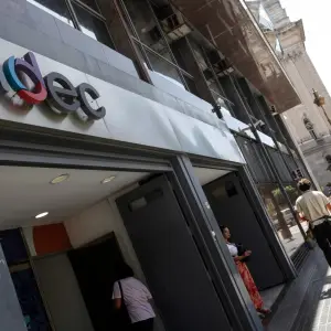 Críticas al INDEC: Según un informe, la inflación acumulada en la era Milei sería casi 40 puntos más alta