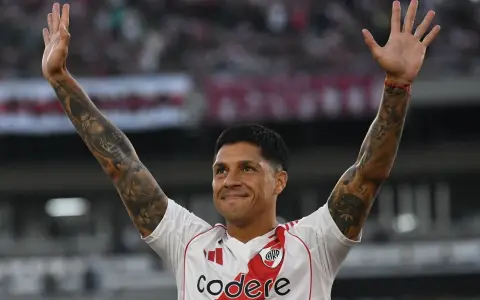 Enzo Pérez refuerza a Argentinos Juniors, donde otra vez jugará la Copa Libertadores.
