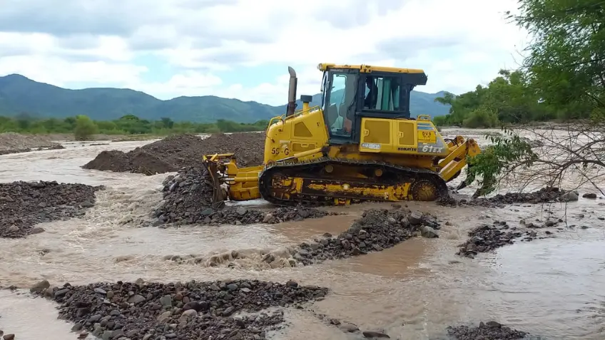 Maquinaria pesada trabajando en La Caldera.