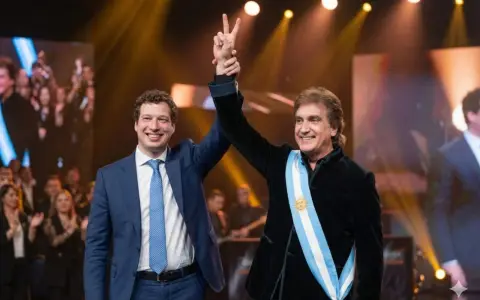 Yamil Santoro junto a Dante Gebel (IA)
