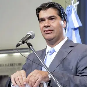 Capitanich presentó un proyecto para derogar el DNU que modificó la Ley de Inteligencia