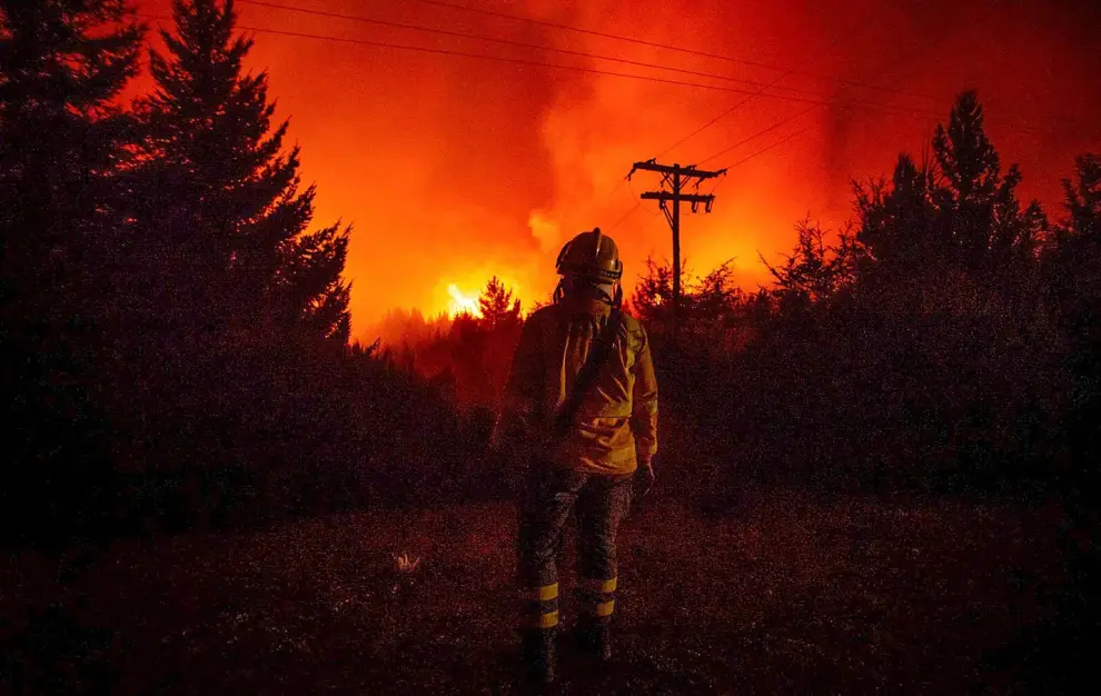 El incendio forestal que se desató en la tarde del lunes en la zona de Puerto Patriada, en la provincia de Chubut