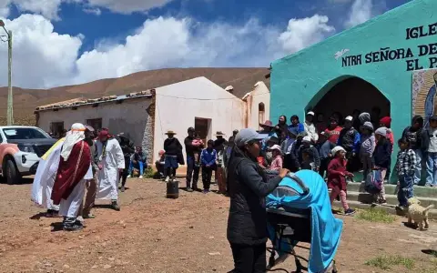 Los Reyes Magos llegaron al paraje El Palomar para llevarle regalos a los niños