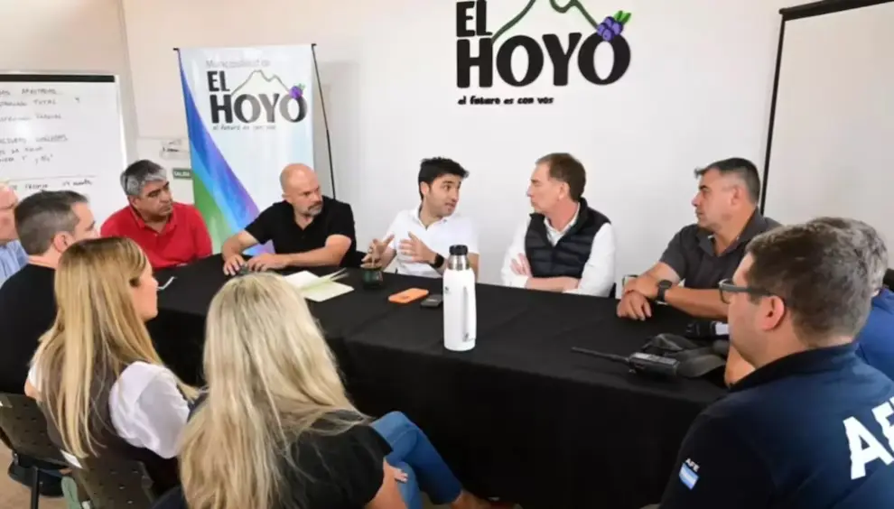 gnacio Torres brindó una conferencia de prensa en El Hoyo junto a Diego Santilli