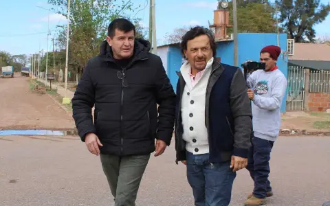 El intendente de Gral Pizarro junto al gobernador Gustavo Sáenz.