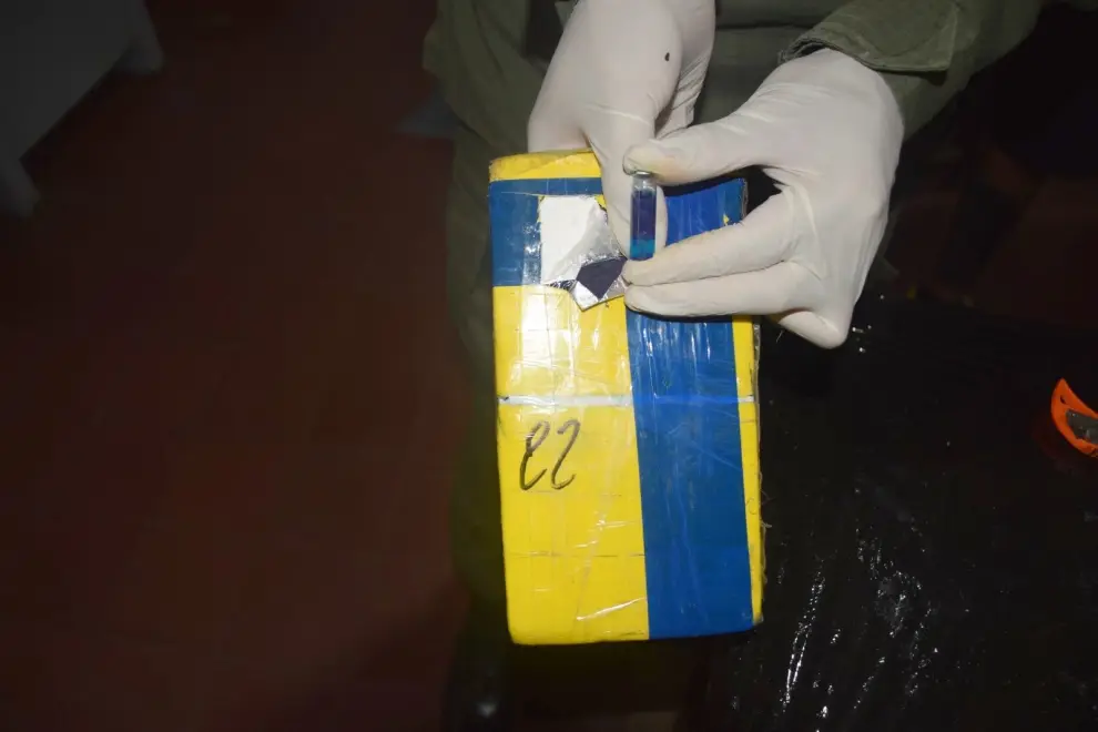 Uno de los "ladrillos" de cocaína.