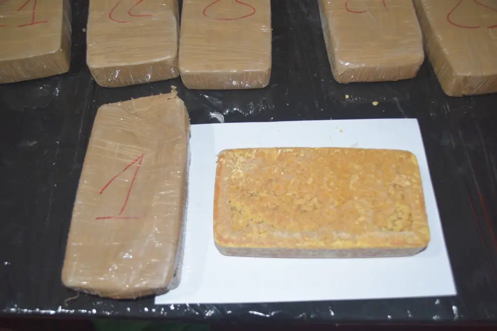 Ladrillos de pasta base de cocaína secuestrados en Orán