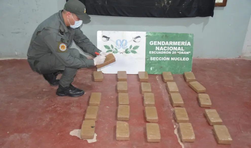 Incautaron más de 25 kilos de pasta base en el río Bermejo