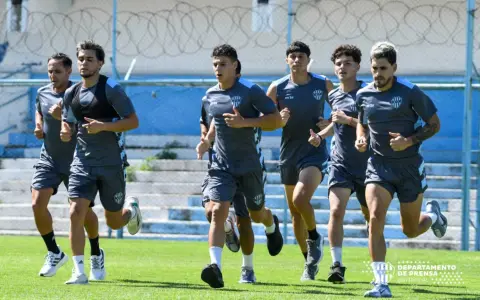 Gimnasia y Tiro de pretemporada en el estadio de la Vicente López.