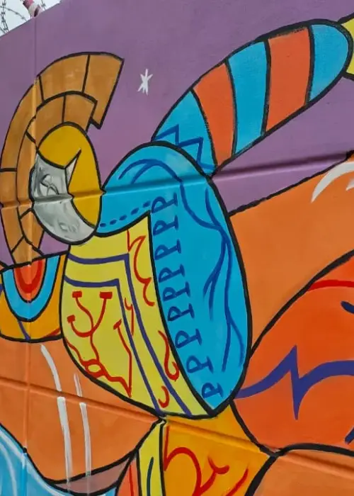 Uno de los guerreros del mural pintado en Pereyra Rozas