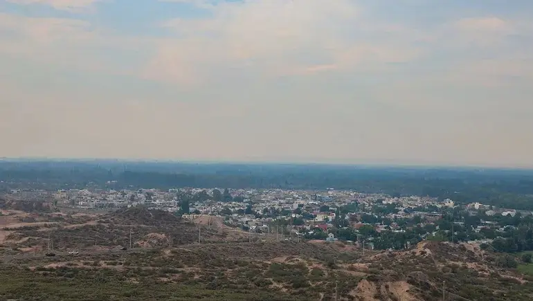 El humo de los incendios en Chubut llegó al Alto Valle