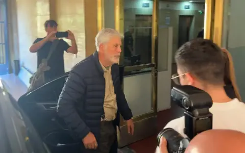 Julio De Vido ingresando a Comodoro Py para quedar detenido. Imagen de archivo.