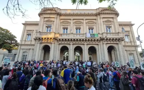 Trabajadores del Garrahan denunciarán mañana el incumplimiento de la ley de Contrato de Trabajo