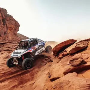 Kevin Benavides quedó en el Top 3 de la etapa 6 y Luciano defendió su posición en la general del Dakar