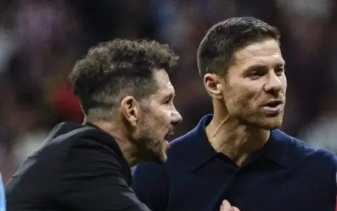 Xabi Alonso y el Cholo Simeone.