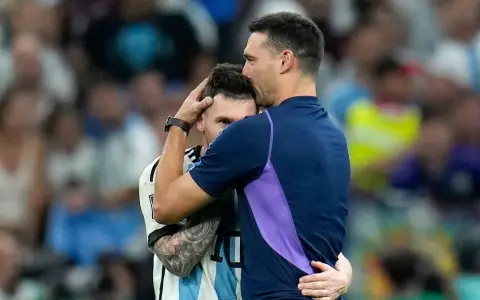 Lionel Messi y Lionel Scaloni, tras ganar la Copa del Mundo en Qatar 2022.