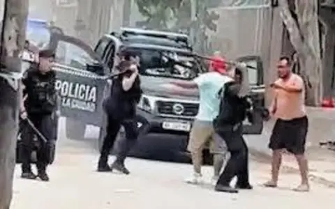 Policía Villa Lugano