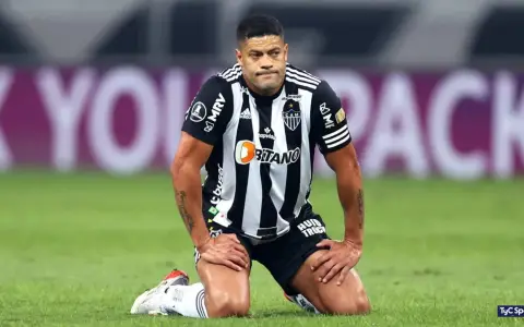 Hulk la pasó mal con barrabravas del Atlético Mineiro