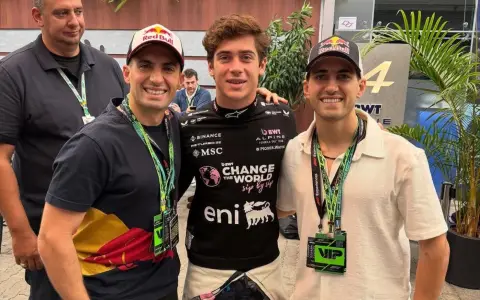 Franco Colapinto, junto a Luciano y Kevin Benavides.