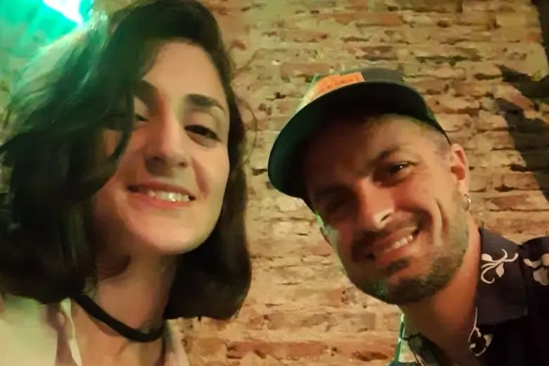 En la misma línea, la Junta Interna de la Fábrica Militar de Fray Luis Beltrán, donde Minucci trabajó antes de dedicarse a la peluquería, difundió un