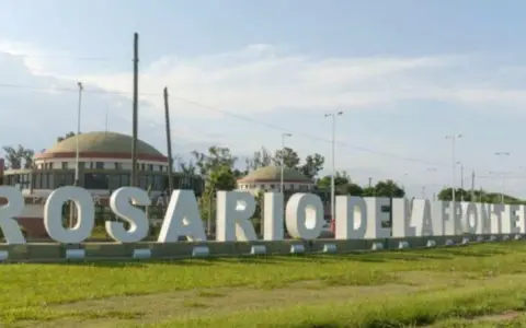 El acceso a la localidad de Rosario de la Frontera