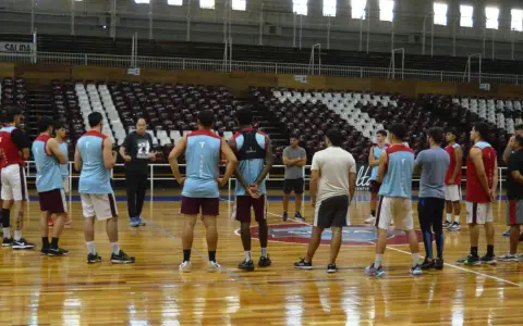 Salta Basket se prepara para saltar a escena este miércoles contra Estudiantes (T).