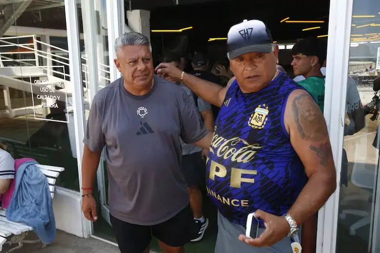 Chiqui Tapia luego de almorzar en una de las playas de Mar del Plata