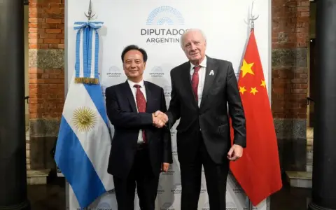 Diputado Julio Moreno Ovalle, con delegación Política de China