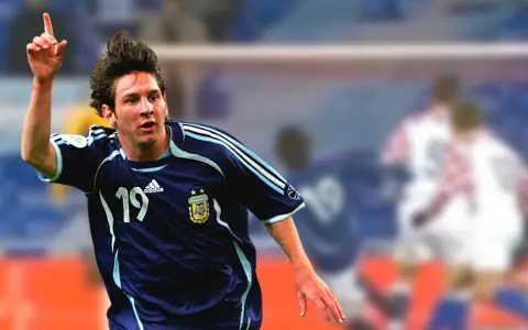 El festejo de Messi tras su primer gol y debut en un Mundial