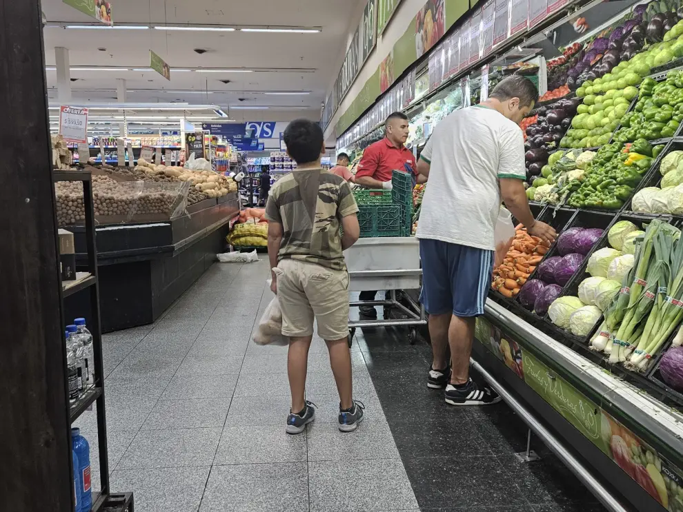 Canasta básica: una familia necesitó $ 1.308.713 en diciembre para no ser pobre, según el INDEC