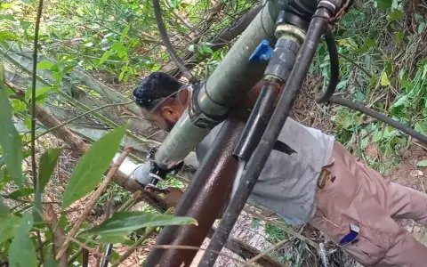 Cnexiones clandestinas en Aguas Blancas.