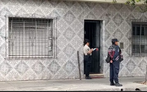 El domicilio en el que encontraron al hombre de 80 años sin vida