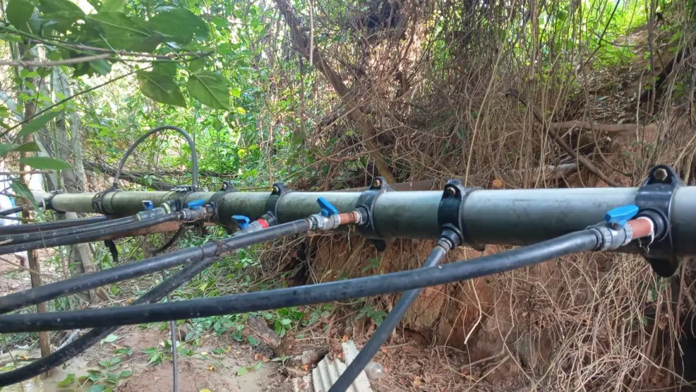 Conexiones clandestinas de agua en la frontera