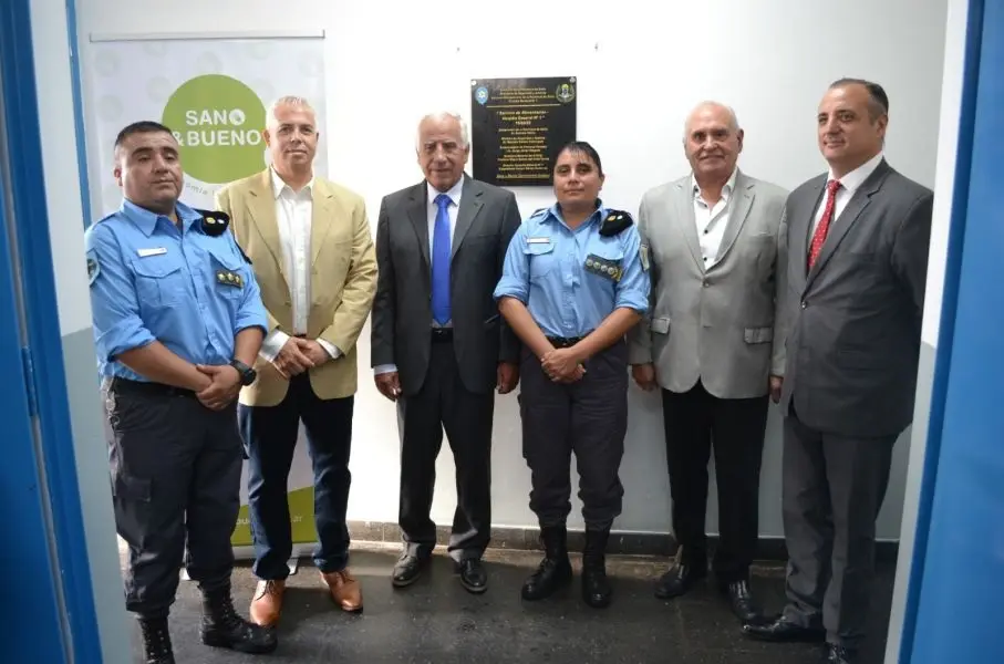 Funcionarios y exfuncionarios en la inauguración del Servicio de Alimentación en el 2023.