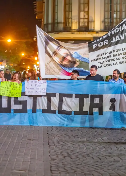Una de las marchas en la Plaza 9 de Julio de Salta capital.
