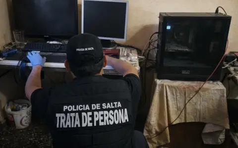 Detenido por distribución de material de abuso sexual infantil a través de Internet