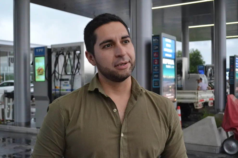 Mauricio Mongelos, jefe de la estación YPF de San Lorenzo Chico