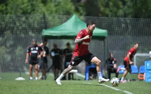 Aníbal Moreno se prepara para debutar en River en la noche del sábado ante Peñarol en Uruguay.