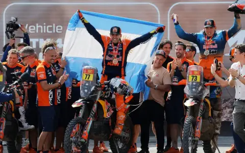 Luciano Benavides en la premiación.