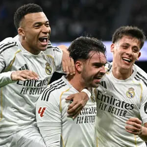 Con el cuestionado Mastantuono jugando en el segundo tiempo y una lluvia de silbidos, el Real Madrid superó al Levante