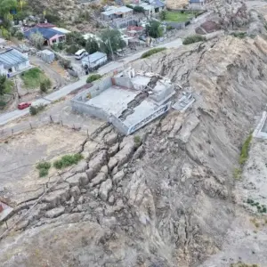 Escenas dramáticas en Comodoro Rivadavia: se abrió la tierra y hubo casas que se partieron a la mitad
