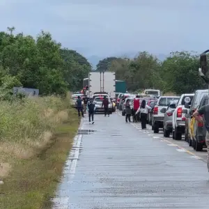 Aguas Blancas: Sin chalanas y con tránsito interrumpido en la Ruta Nacional 50