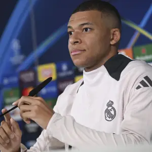 Bronca en el Real Madrid por la exposición de Mbappé